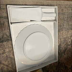 Such a pretty plate set with flowers